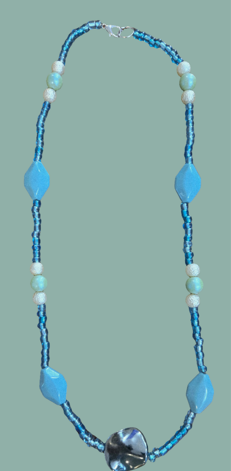 Beautiful shimmering necklace