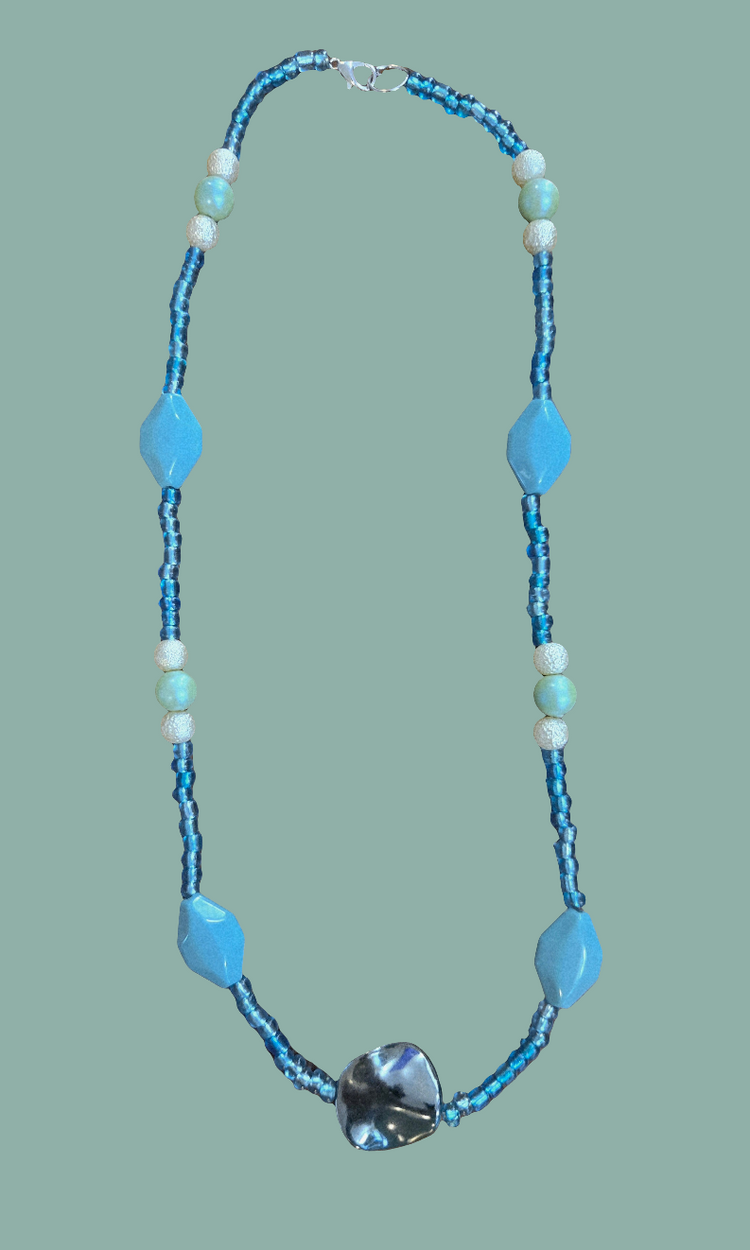 Beautiful shimmering necklace