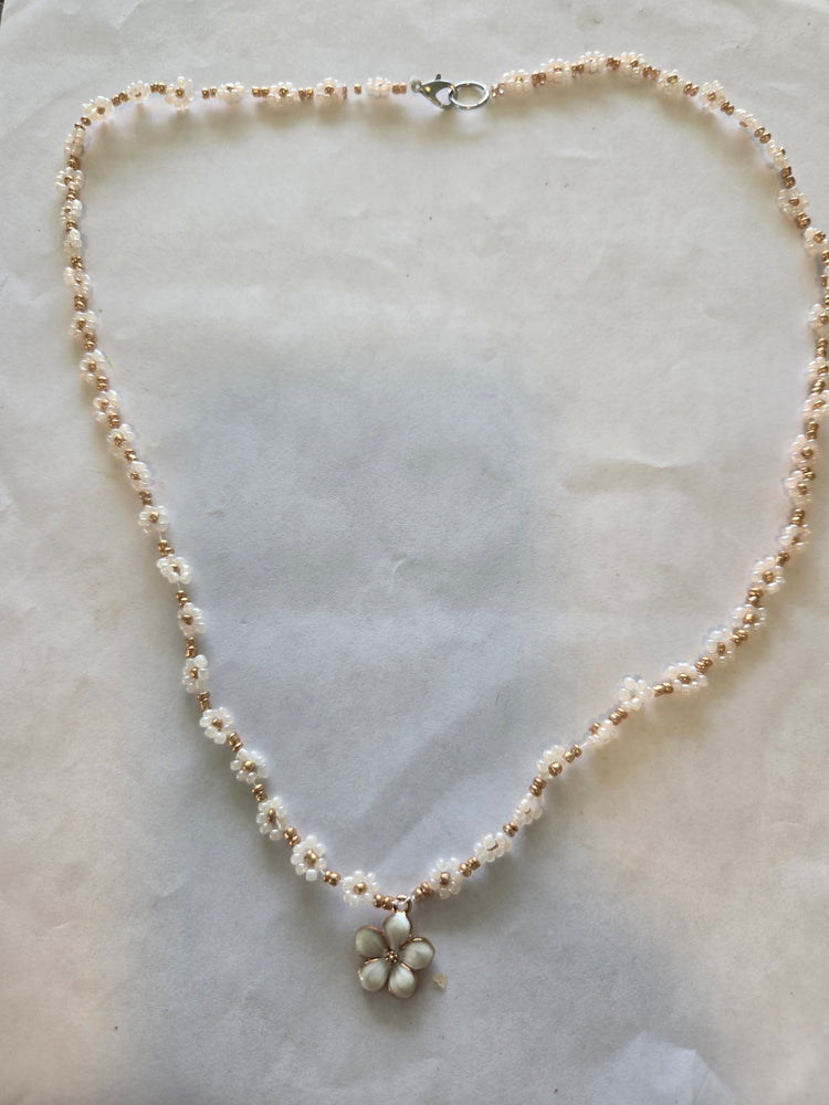 White and gold daisy chain with metal daisy pendant
