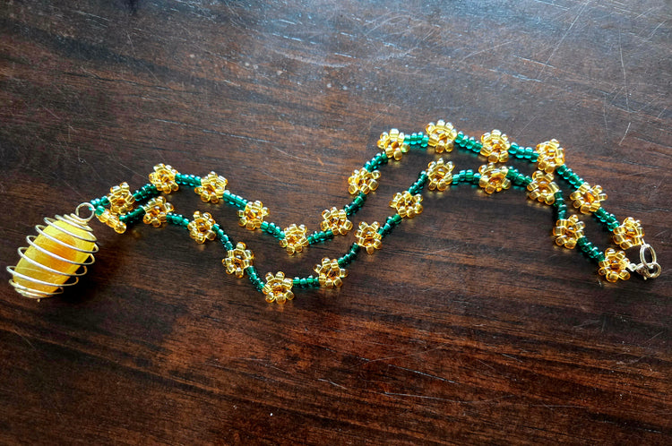 Rope style daisy chain with crystal and holder