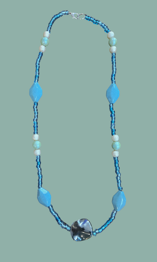 Beautiful shimmering necklace