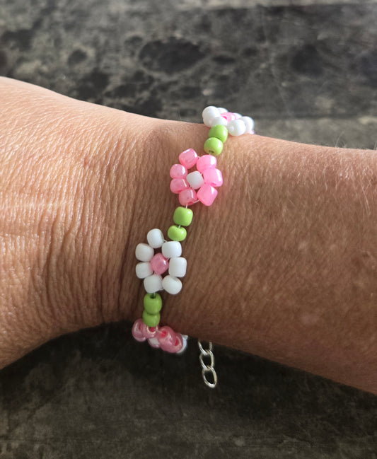 Rope stlye pink and white daisy chain bracelet