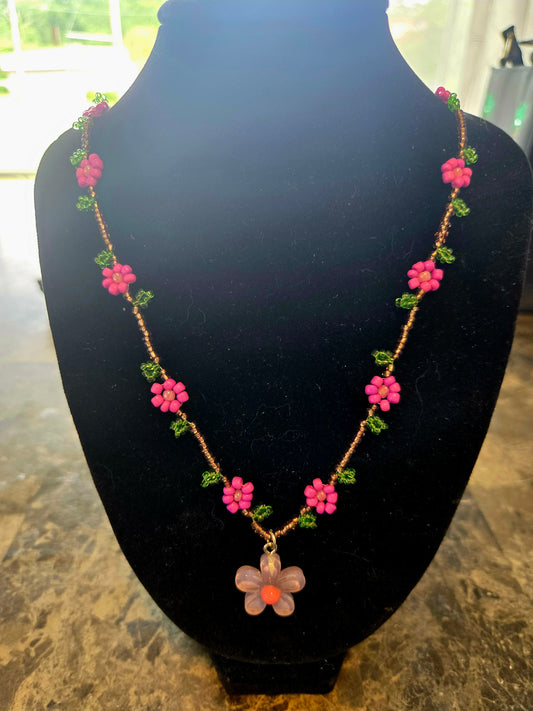 Leaf style daisy chain with daisy pendant