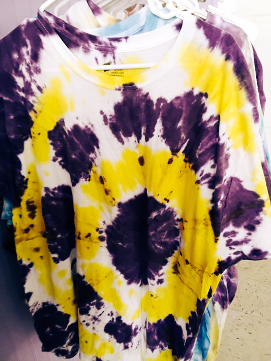Xlarge yellow and purple bullseye tie dye