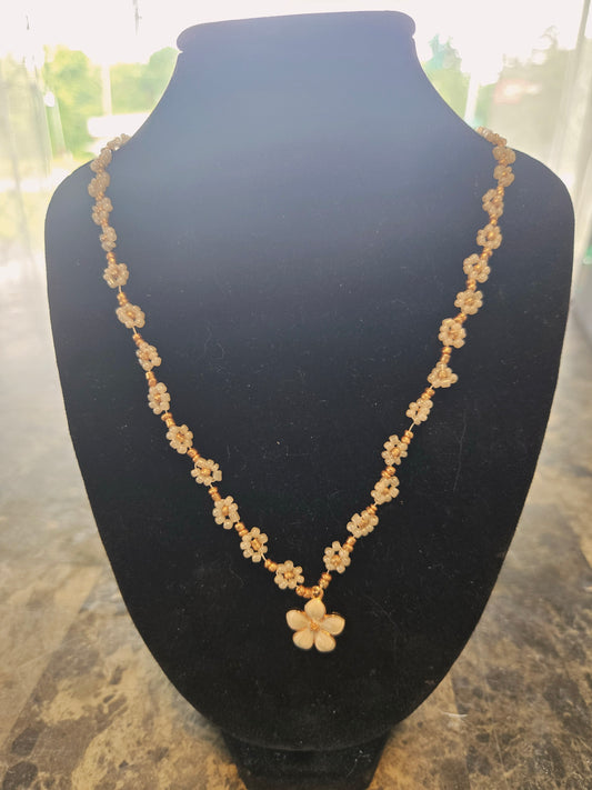 White and gold daisy chain with metal daisy pendant