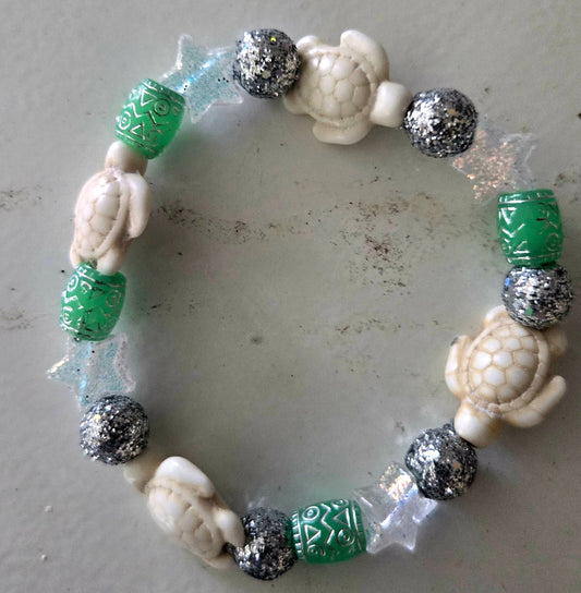 Cream turtle charm bracelet