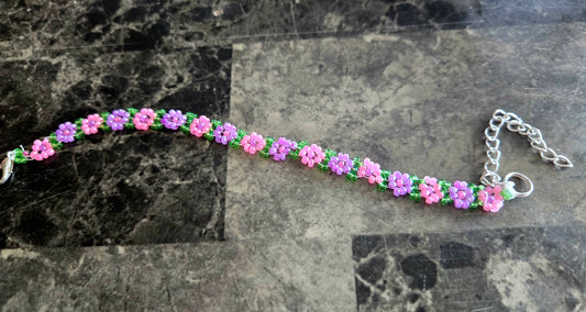 Dainty daisy chain bracelet