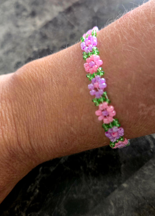 Dainty daisy chain bracelet