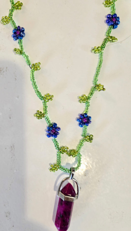Leaf style daisy chain with crystal pendant